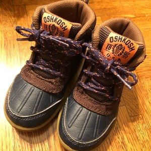 Oshkosh toddler boots!